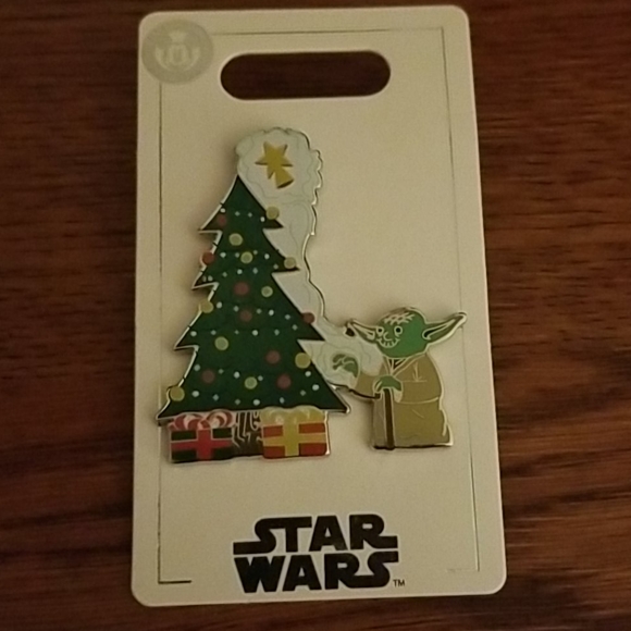 Disney Accessories - Star wars Yoda Christmas pin nwt